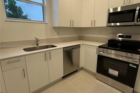 Adosado en alquiler en Homestead, Florida, 3 dormitorios № 1946066 - foto 6