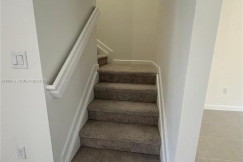 Adosado en alquiler en Homestead, Florida, 3 dormitorios № 1946066 - foto 24