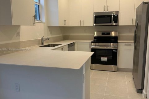 Adosado en alquiler en Homestead, Florida, 3 dormitorios № 1946066 - foto 9