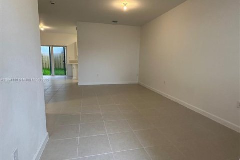 Adosado en alquiler en Homestead, Florida, 3 dormitorios № 1946066 - foto 4