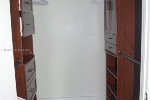 Condo in Miami, Florida, 1 bedroom № 2153313 - photo 9