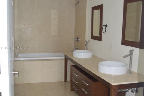 Condo in Miami, Florida, 1 bedroom № 2153313 - photo 8