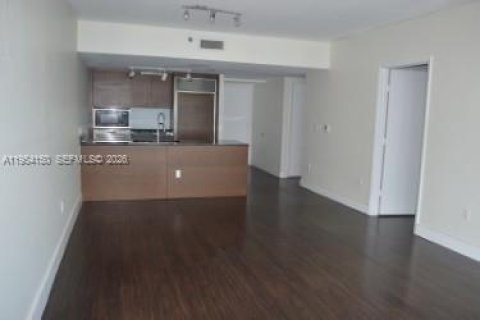 Condo in Miami, Florida, 1 bedroom № 2153313 - photo 1