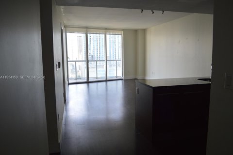 Condo in Miami, Florida, 1 bedroom № 2153313 - photo 2