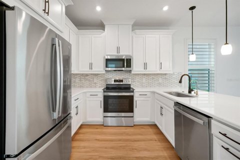 House in Winter Park, Florida 4 bedrooms, 204.01 sq.m. № 2147495 - photo 7