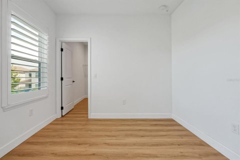 House in Winter Park, Florida 4 bedrooms, 204.01 sq.m. № 2147495 - photo 21