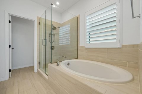 House in Winter Park, Florida 4 bedrooms, 204.01 sq.m. № 2147495 - photo 20