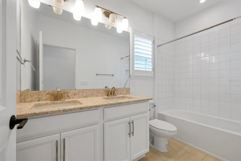 House in Winter Park, Florida 4 bedrooms, 204.01 sq.m. № 2147495 - photo 26