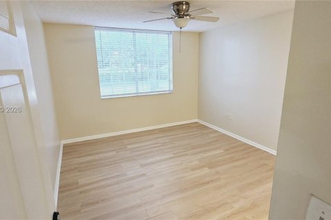 Condo in West Palm Beach, Florida, 2 bedrooms  № 2177584 - photo 12