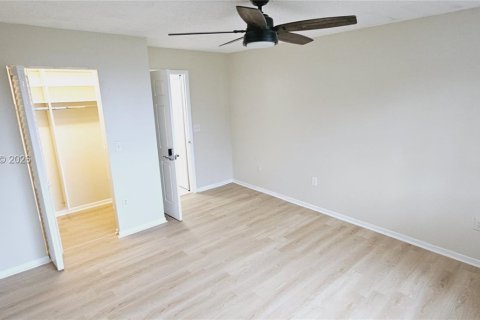 Condo in West Palm Beach, Florida, 2 bedrooms  № 2177584 - photo 13