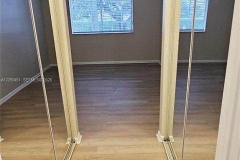 Condo in West Palm Beach, Florida, 2 bedrooms  № 2177584 - photo 14
