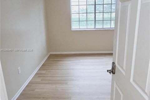 Condo in West Palm Beach, Florida, 2 bedrooms  № 2177584 - photo 11