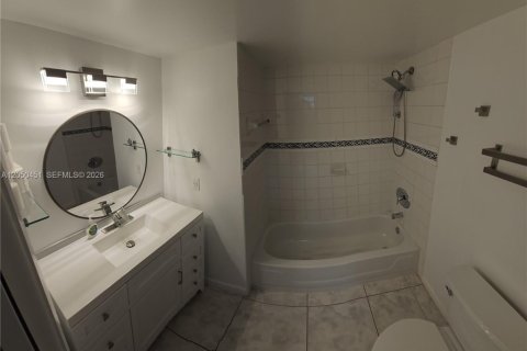 Condo in West Palm Beach, Florida, 2 bedrooms  № 2177584 - photo 16