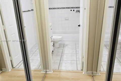 Condo in West Palm Beach, Florida, 2 bedrooms  № 2177584 - photo 15