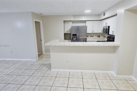Condo in West Palm Beach, Florida, 2 bedrooms  № 2177584 - photo 3