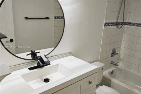 Condo in West Palm Beach, Florida, 2 bedrooms  № 2177584 - photo 17