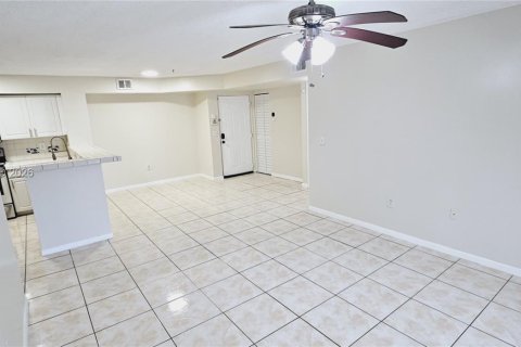 Condo in West Palm Beach, Florida, 2 bedrooms  № 2177584 - photo 7