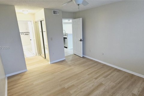 Condo in West Palm Beach, Florida, 2 bedrooms  № 2177584 - photo 9