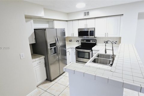 Condo in West Palm Beach, Florida, 2 bedrooms  № 2177584 - photo 2