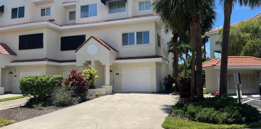 Casa en Saint Pete Beach, Florida 3 dormitorios, 211.35 m2 № 1822667