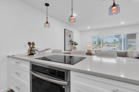 Villa ou maison à vendre à Saint Pete Beach, Floride: 2 chambres, 136.94 m2 № 2221239 - photo 11
