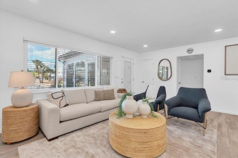 Villa ou maison à vendre à Saint Pete Beach, Floride: 2 chambres, 136.94 m2 № 2221239 - photo 3