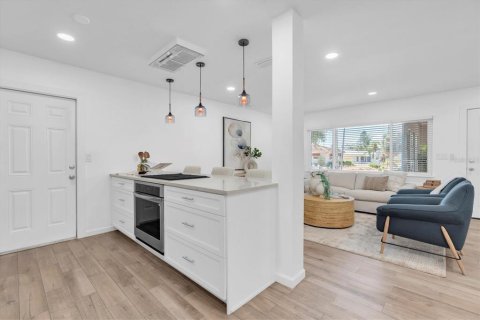 Villa ou maison à vendre à Saint Pete Beach, Floride: 2 chambres, 136.94 m2 № 2221239 - photo 13