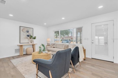 Villa ou maison à vendre à Saint Pete Beach, Floride: 2 chambres, 136.94 m2 № 2221239 - photo 8