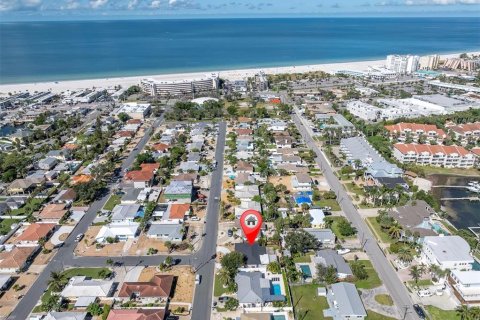 Villa ou maison à vendre à Saint Pete Beach, Floride: 2 chambres, 136.94 m2 № 2221239 - photo 5