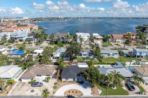 Villa ou maison à vendre à Saint Pete Beach, Floride: 2 chambres, 136.94 m2 № 2221239 - photo 4