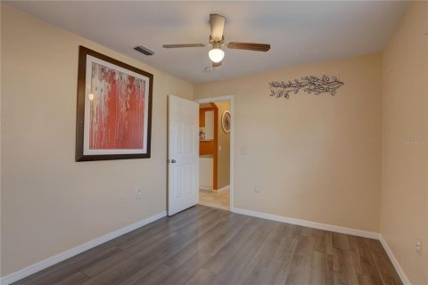 House in Riverview, Florida 5 bedrooms, 197.42 sq.m. № 1659610 - photo 26