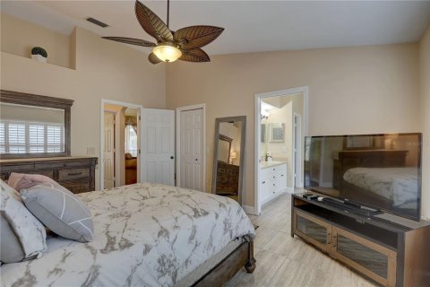 House in Riverview, Florida 5 bedrooms, 197.42 sq.m. № 1659610 - photo 17