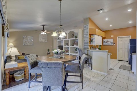 House in Riverview, Florida 5 bedrooms, 197.42 sq.m. № 1659610 - photo 12