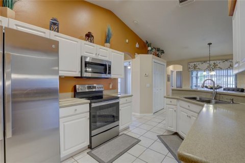 House in Riverview, Florida 5 bedrooms, 197.42 sq.m. № 1659610 - photo 14