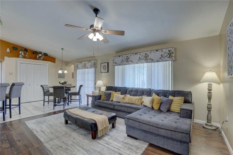 House in Riverview, Florida 5 bedrooms, 197.42 sq.m. № 1659610 - photo 8