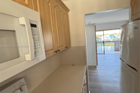 Copropriété à louer à Miami, Floride: 2 chambres, 83.61 m2 № 2017756 - photo 11