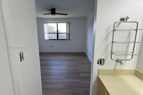 Copropriété à louer à Miami, Floride: 2 chambres, 83.61 m2 № 2017756 - photo 25