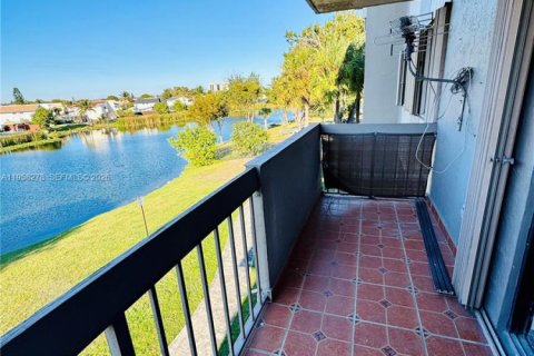 Copropriété à louer à Miami, Floride: 2 chambres, 83.61 m2 № 2017756 - photo 7