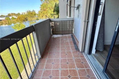 Copropriété à louer à Miami, Floride: 2 chambres, 83.61 m2 № 2017756 - photo 27