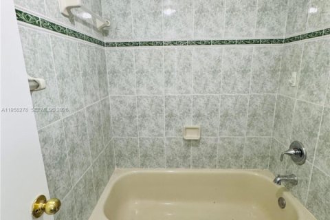 Copropriété à louer à Miami, Floride: 2 chambres, 83.61 m2 № 2017756 - photo 17