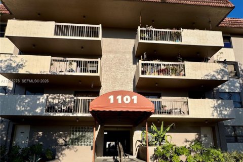 Copropriété à louer à Miami, Floride: 2 chambres, 83.61 m2 № 2017756 - photo 3