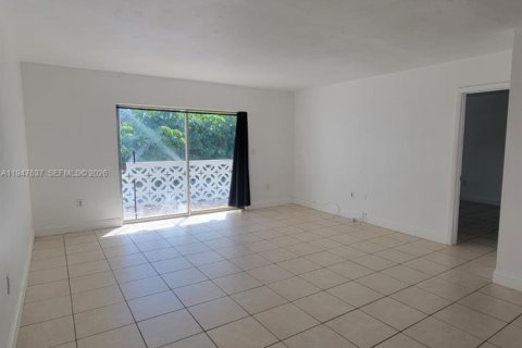 Снять в аренду кондоминиум в Норт-Майами, Флорида 2 спальни, 106м2, № 2003759 - фото 6