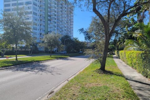 Снять в аренду кондоминиум в Норт-Майами, Флорида 2 спальни, 106м2, № 2003759 - фото 24