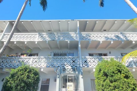 Кондоминиум с 2 спальнями в Норт-Майами, Флорида № 2003759