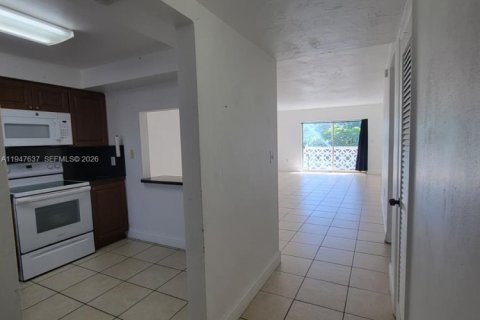 Снять в аренду кондоминиум в Норт-Майами, Флорида 2 спальни, 106м2, № 2003759 - фото 5