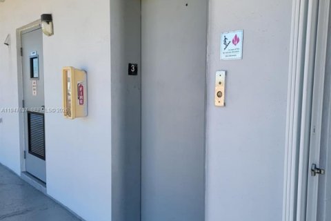 Снять в аренду кондоминиум в Норт-Майами, Флорида 2 спальни, 106м2, № 2003759 - фото 19