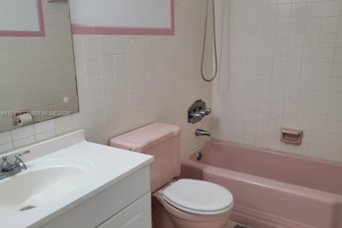 Снять в аренду кондоминиум в Норт-Майами, Флорида 2 спальни, 106м2, № 2003759 - фото 12