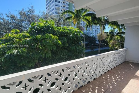 Снять в аренду кондоминиум в Норт-Майами, Флорида 2 спальни, 106м2, № 2003759 - фото 15