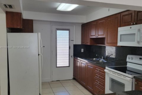 Снять в аренду кондоминиум в Норт-Майами, Флорида 2 спальни, 106м2, № 2003759 - фото 4