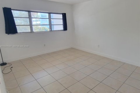 Снять в аренду кондоминиум в Норт-Майами, Флорида 2 спальни, 106м2, № 2003759 - фото 8